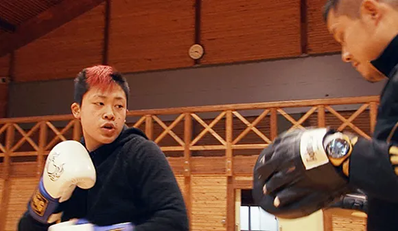 ボクシングの練習をするみのき君の写真