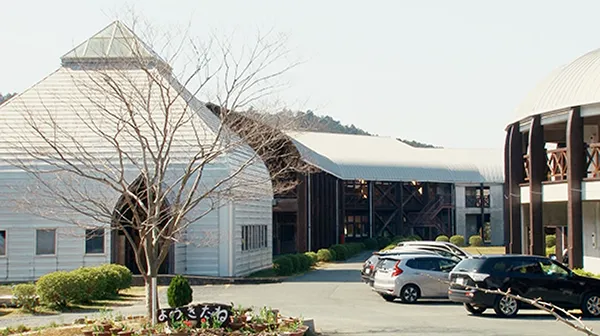 校舎の外観写真